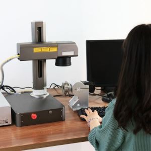 Meaisín Marcála Léasair Mini Iniompartha Miotal